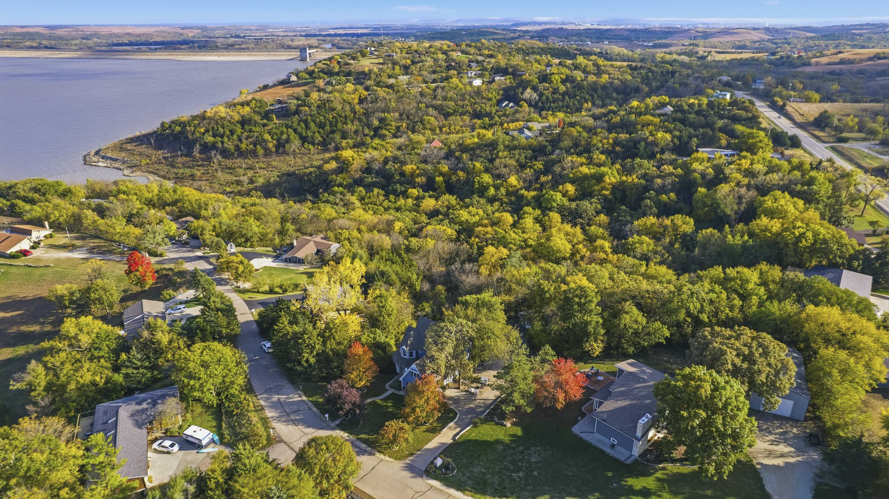 Manhattan, Kansas, 66503, United States, 4 Bedrooms Bedrooms, ,4 BathroomsBathrooms,Residential,For Sale,1985204