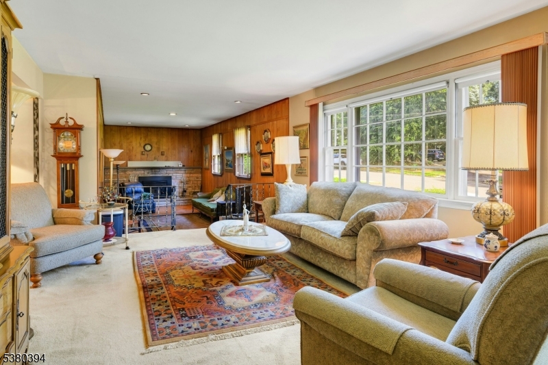 Springfield Twp., New Jersey, 07081, United States, 3 Bedrooms Bedrooms, ,3 BathroomsBathrooms,Residential,For Sale,1924750