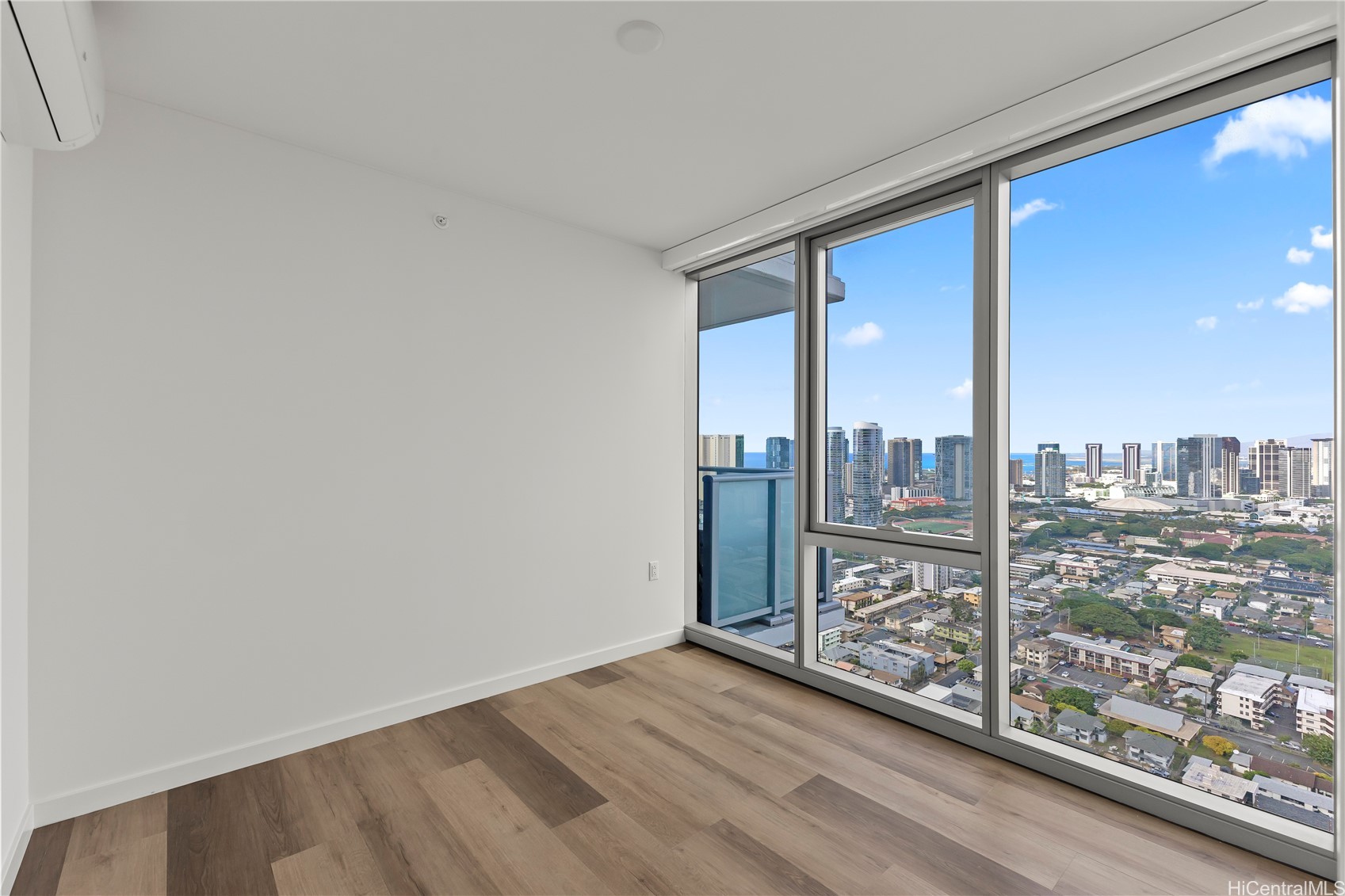 Honolulu, Hawaii, 96814, United States, 2 Bedrooms Bedrooms, ,2 BathroomsBathrooms,Residential,For Sale,1996104