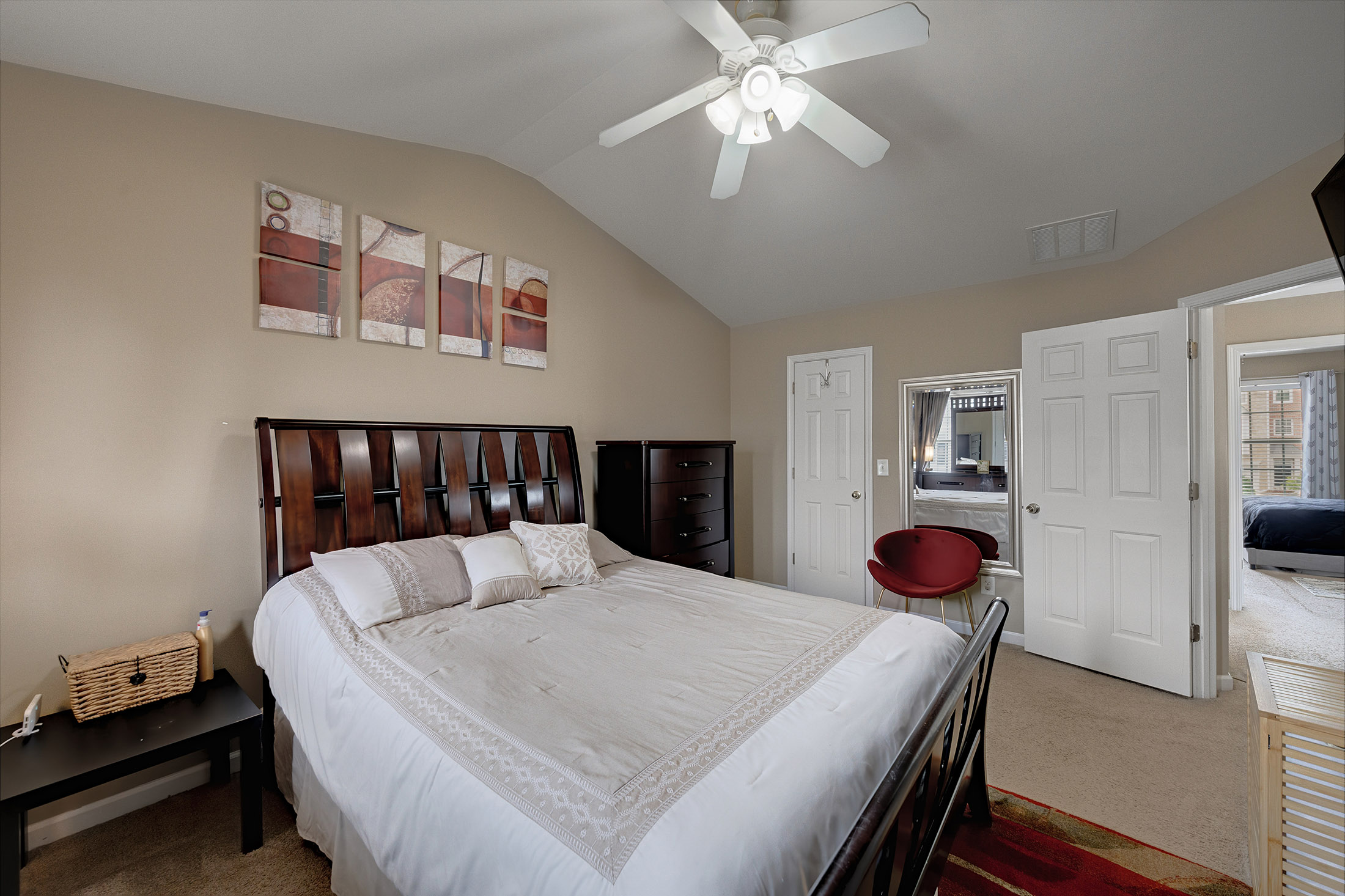  Beautiful Townhome Designed with Style and Functionality - 物件實景
