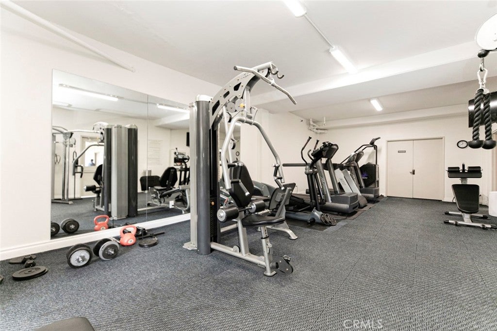 Los Angeles, California, 90068, United States, 2 Bedrooms Bedrooms, ,1 BathroomBathrooms,Residential,For Sale,1940489
