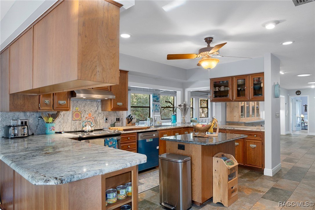 Brooksville, Florida, 34601, United States, 3 Bedrooms Bedrooms, ,2 BathroomsBathrooms,Residential,For Sale,1928747