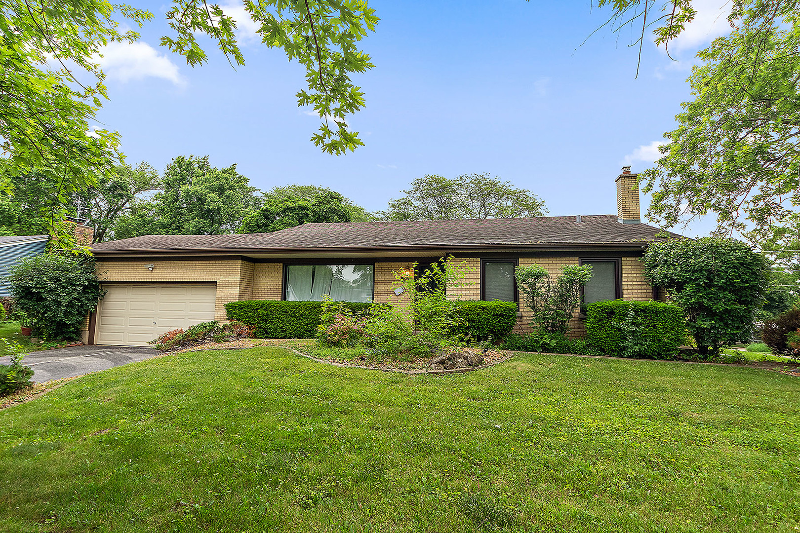 Downers Grove, Illinois, 60516, United States, 3 Bedrooms Bedrooms, ,2 BathroomsBathrooms,Residential,For Sale,1930940