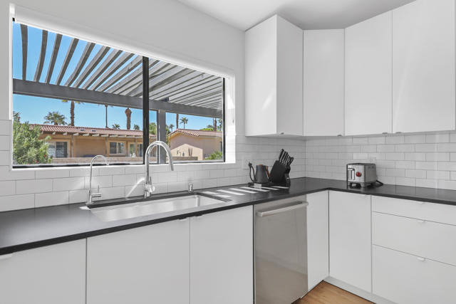 Palm Desert, California, 92211, United States, 3 Bedrooms Bedrooms, ,1 BathroomBathrooms,Residential,For Sale,1983389