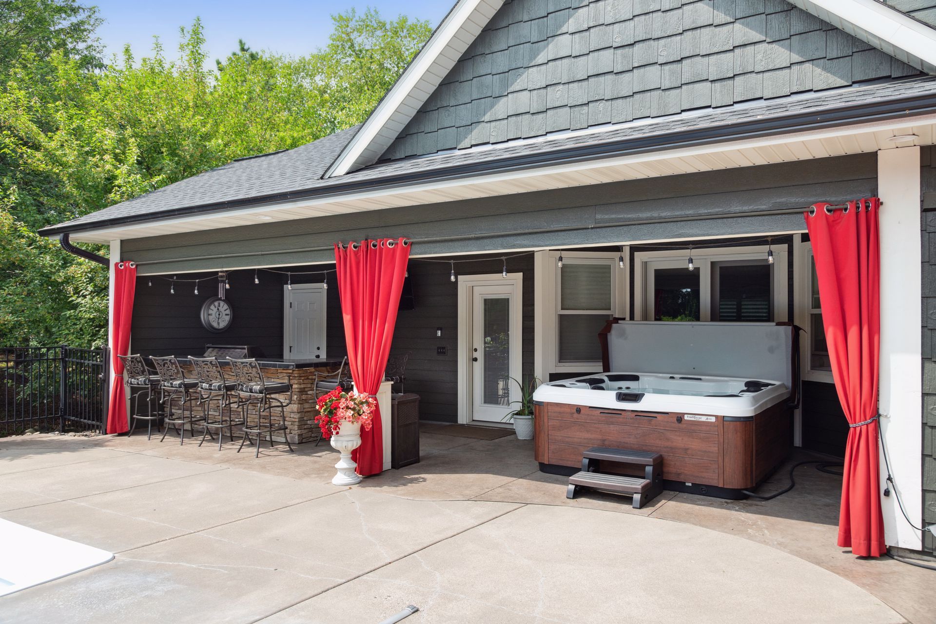  Private Acre Estate with Resort-Style Backyard Retreat - 物件實景