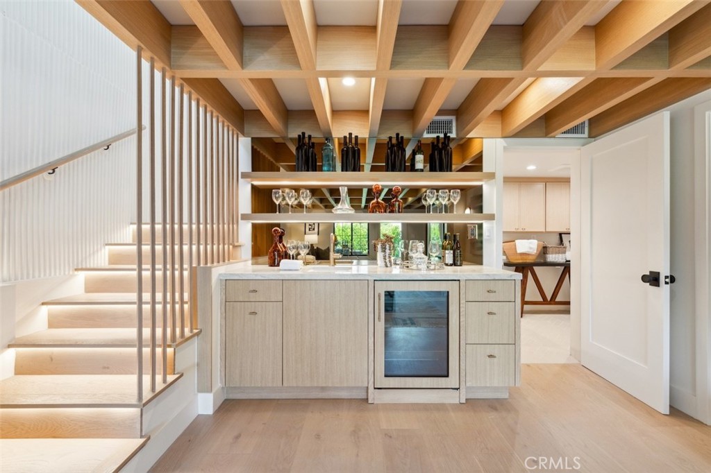 Sherman Oaks, California, 91423, United States, 4 Bedrooms Bedrooms, ,6 BathroomsBathrooms,Residential,For Sale,1960498