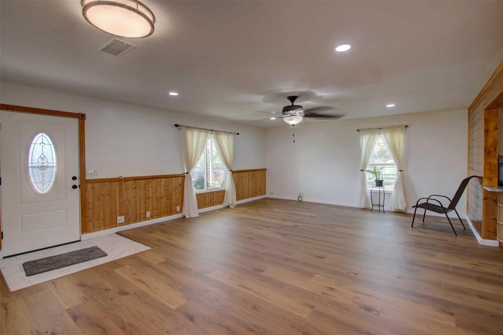 Springtown, Texas, 76082, United States, 3 Bedrooms Bedrooms, ,2 BathroomsBathrooms,Residential,For Sale,2029618