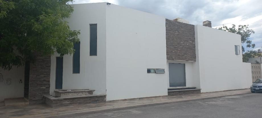 Circuito de la Pimavera, Torreón, Coahuila de Zaragoza, 27018, Mexico, 5 Bedrooms Bedrooms, ,3 BathroomsBathrooms,Residential,For Sale,Circuito de la Pimavera,1587997