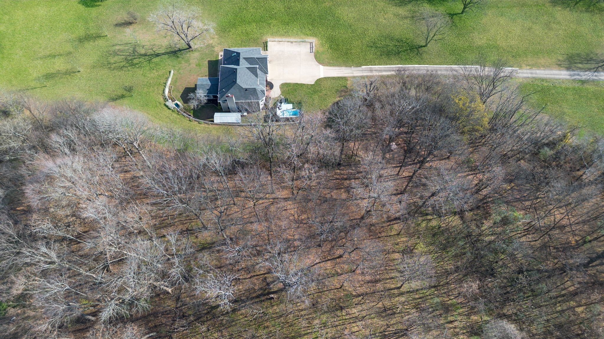 Lewisburg, Tennessee, 37091, United States, 4 Bedrooms Bedrooms, ,3 BathroomsBathrooms,Residential,For Sale,1999662