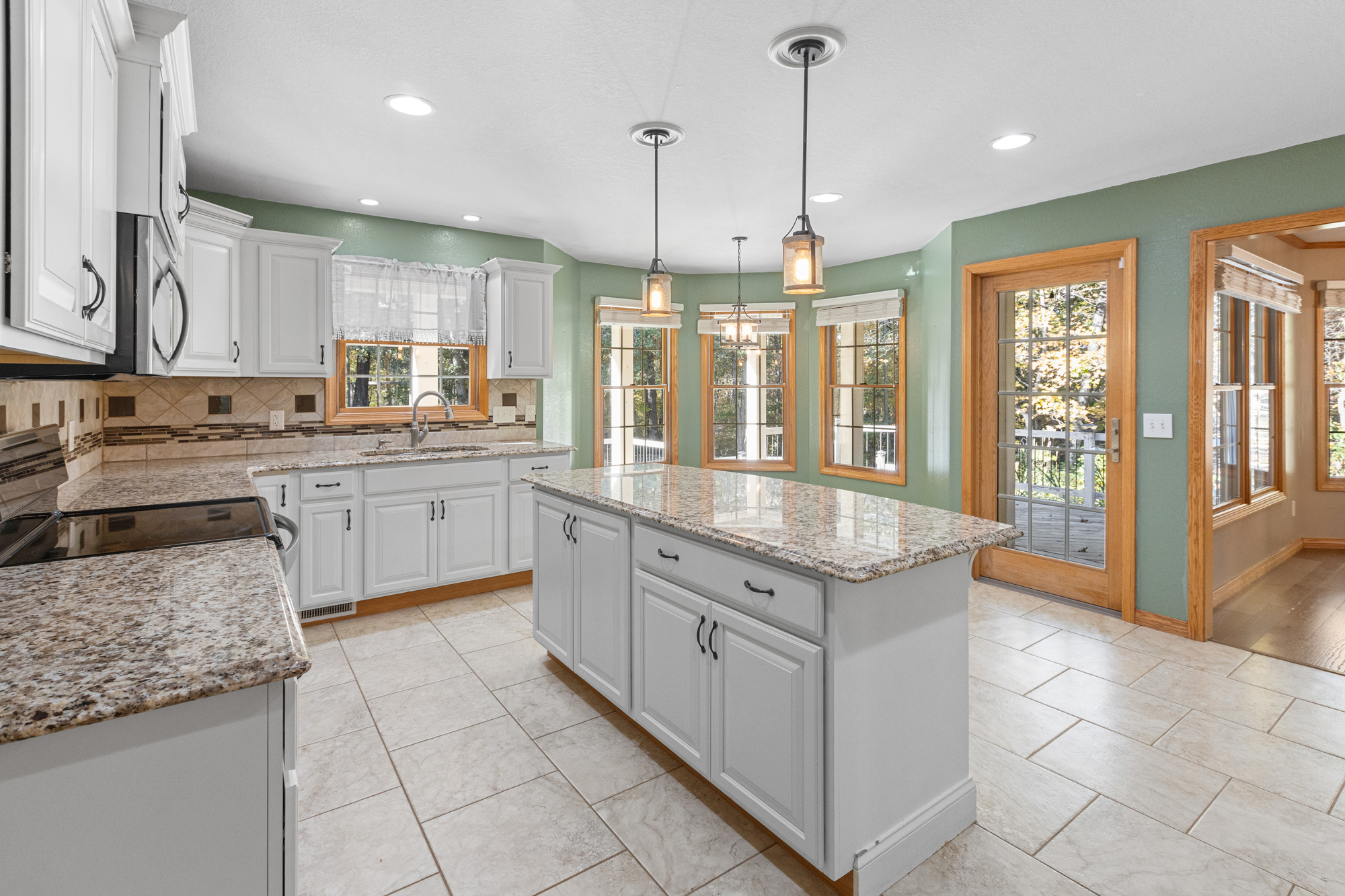 Effingham, Illinois, 62401, United States, 3 Bedrooms Bedrooms, ,3 BathroomsBathrooms,Residential,For Sale,1976361