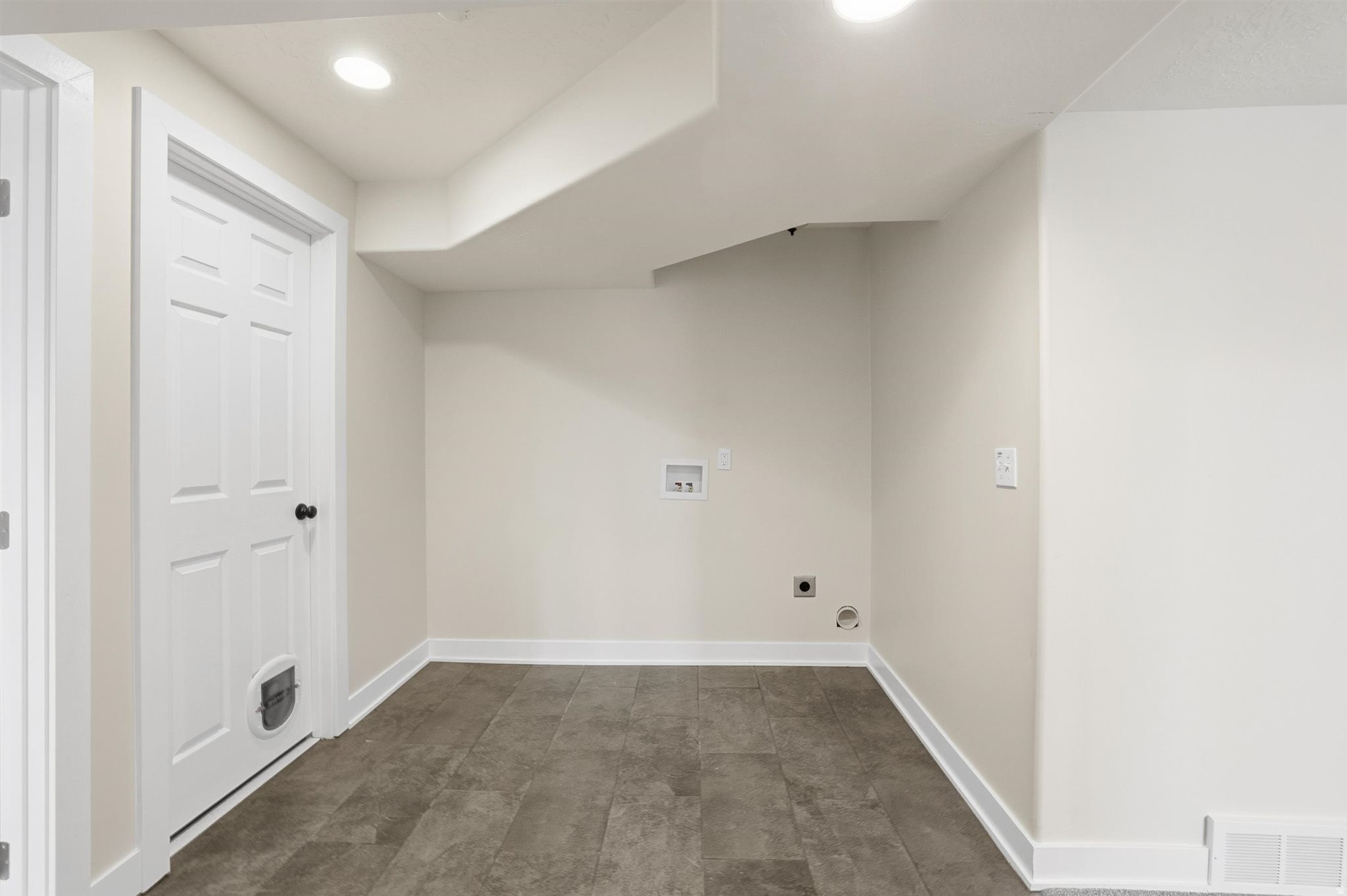 Woods Cross, Utah, 84087, United States, 6 Bedrooms Bedrooms, ,3 BathroomsBathrooms,Residential,For Sale,2002184