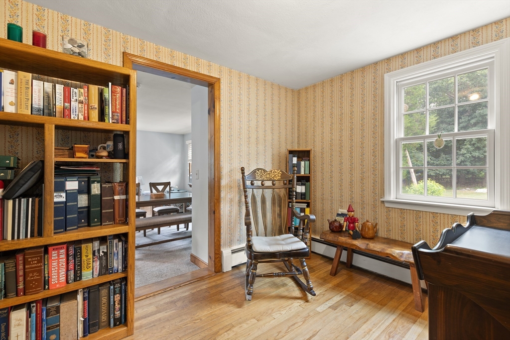 Easton, Massachusetts, 02375, United States, 6 Bedrooms Bedrooms, ,2 BathroomsBathrooms,Residential,For Sale,1927238