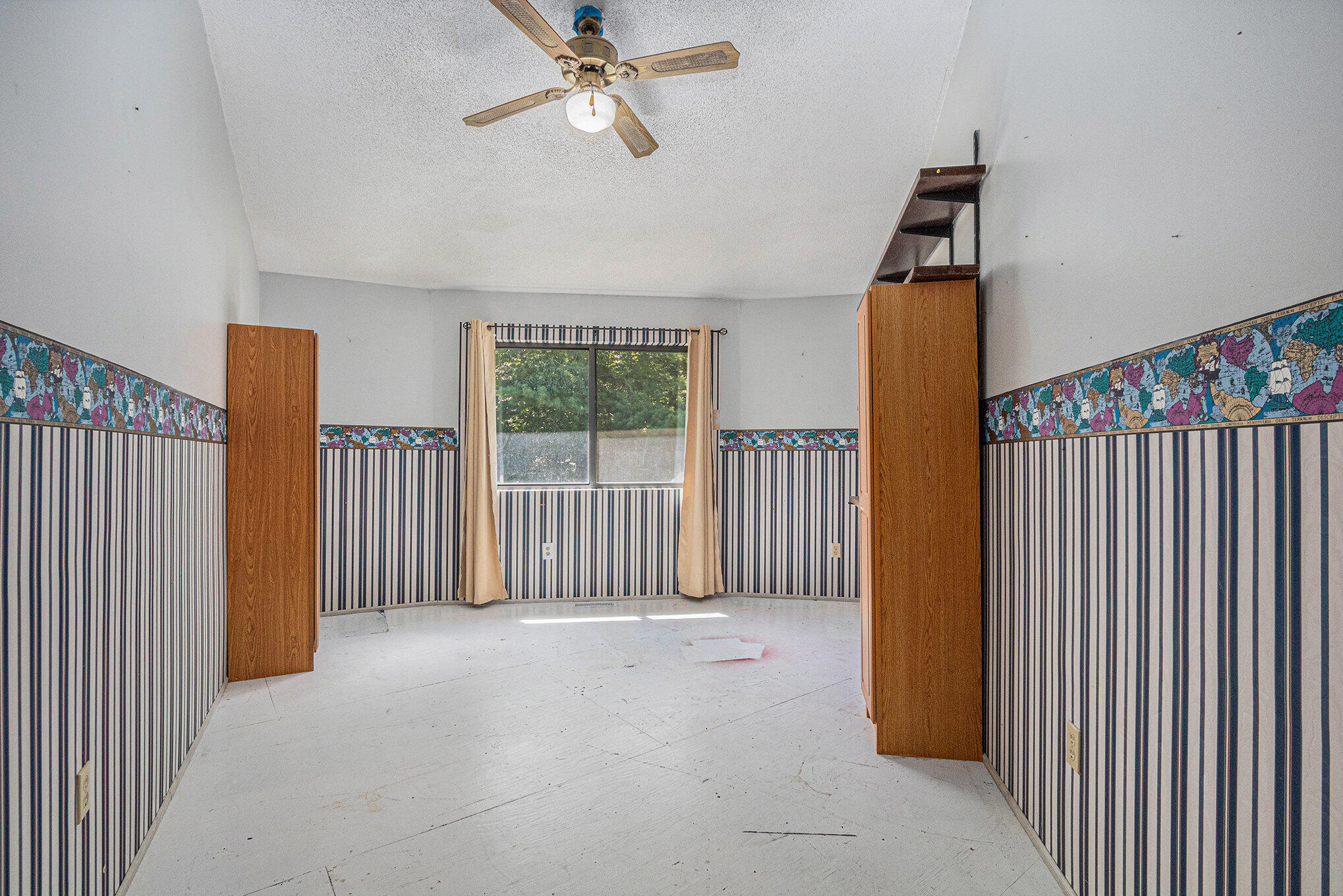 Bangor, Michigan, 49013, United States, 3 Bedrooms Bedrooms, ,2 BathroomsBathrooms,Residential,For Sale,1930428