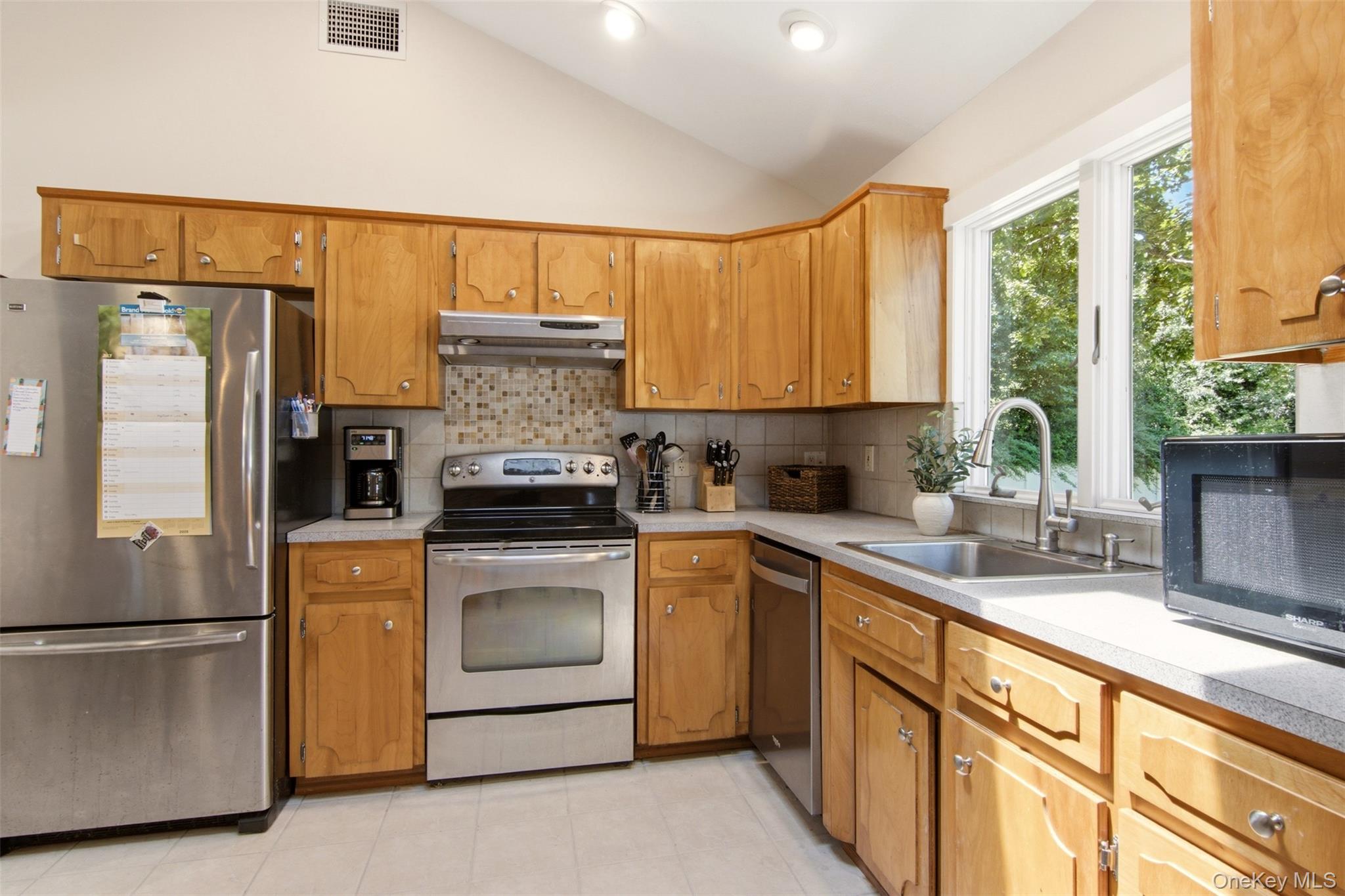  18 Millet Street, Dix Hills, NY, 11746 - 物件實景