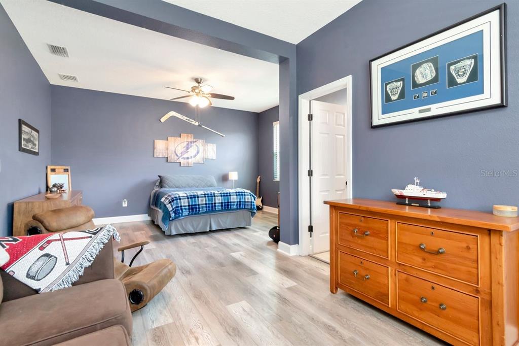 Bradenton, Florida, 34212, United States, 4 Bedrooms Bedrooms, ,4 BathroomsBathrooms,Residential,For Sale,1908693