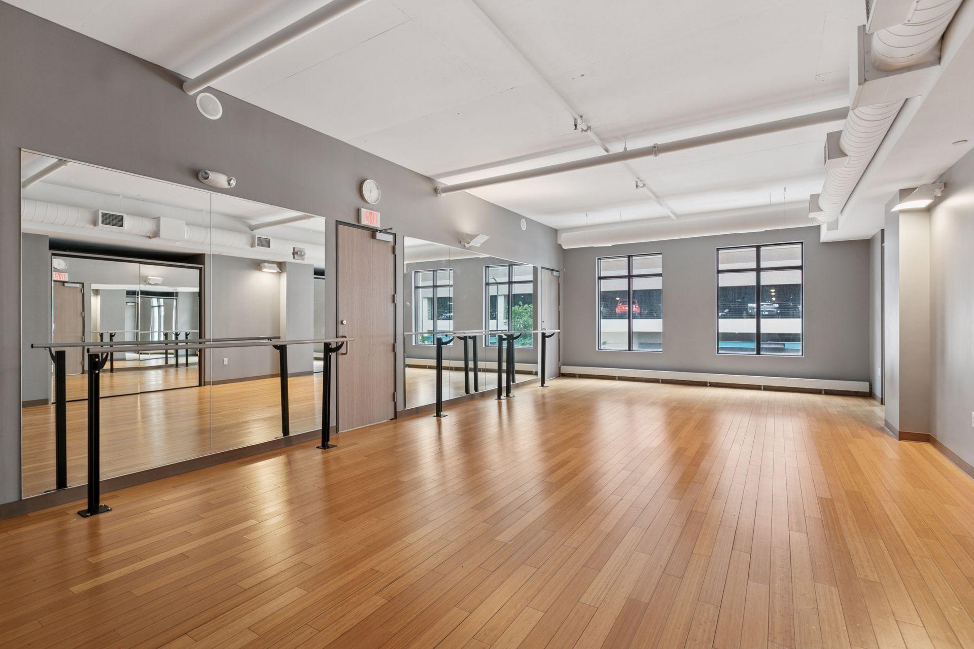 Minneapolis, Minnesota, 55403, United States, 2 Bedrooms Bedrooms, ,1 BathroomBathrooms,Residential,For Sale,1919843