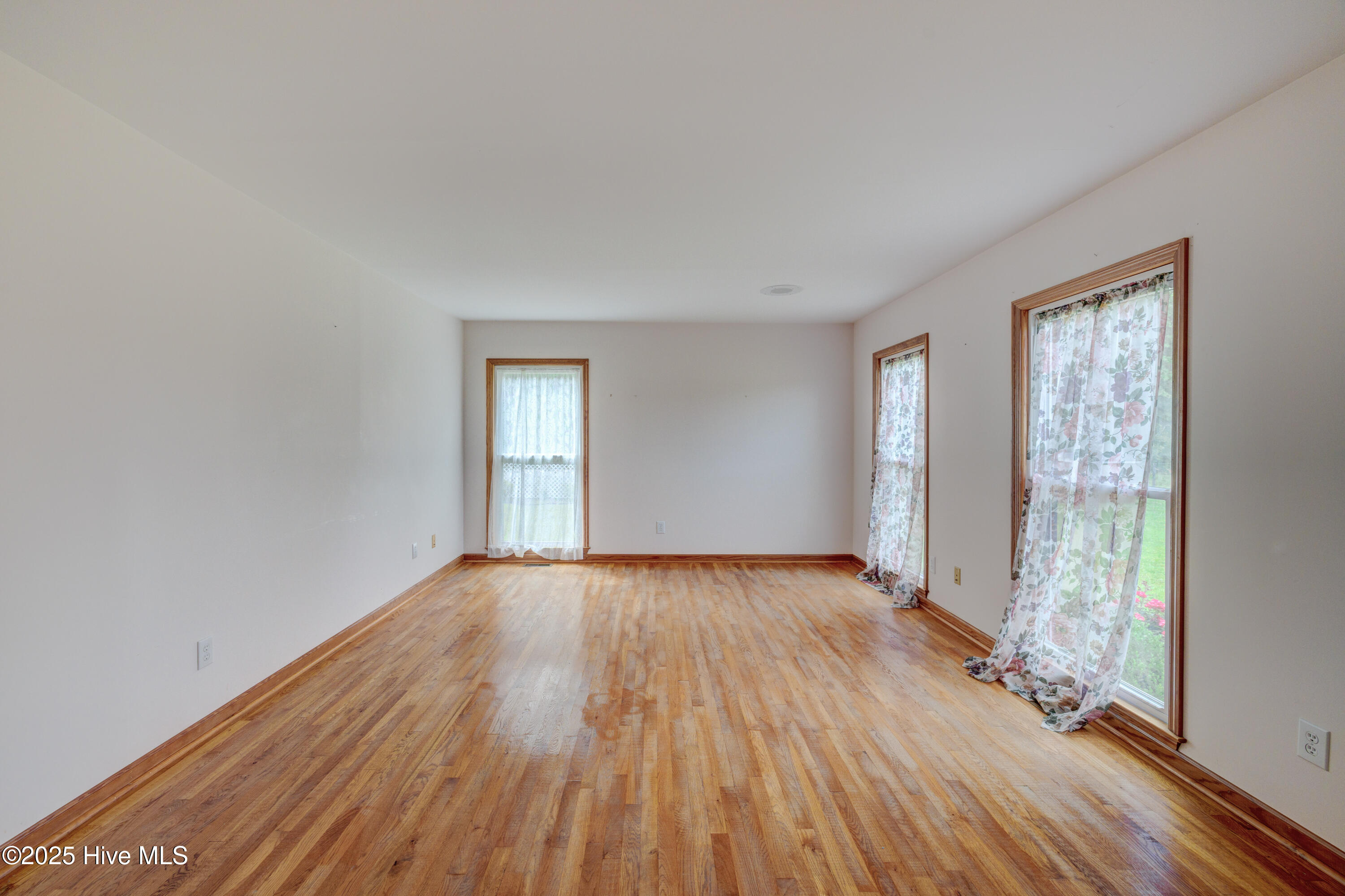 Burgaw, North Carolina, 28425, United States, 4 Bedrooms Bedrooms, ,4 BathroomsBathrooms,Residential,For Sale,1818380