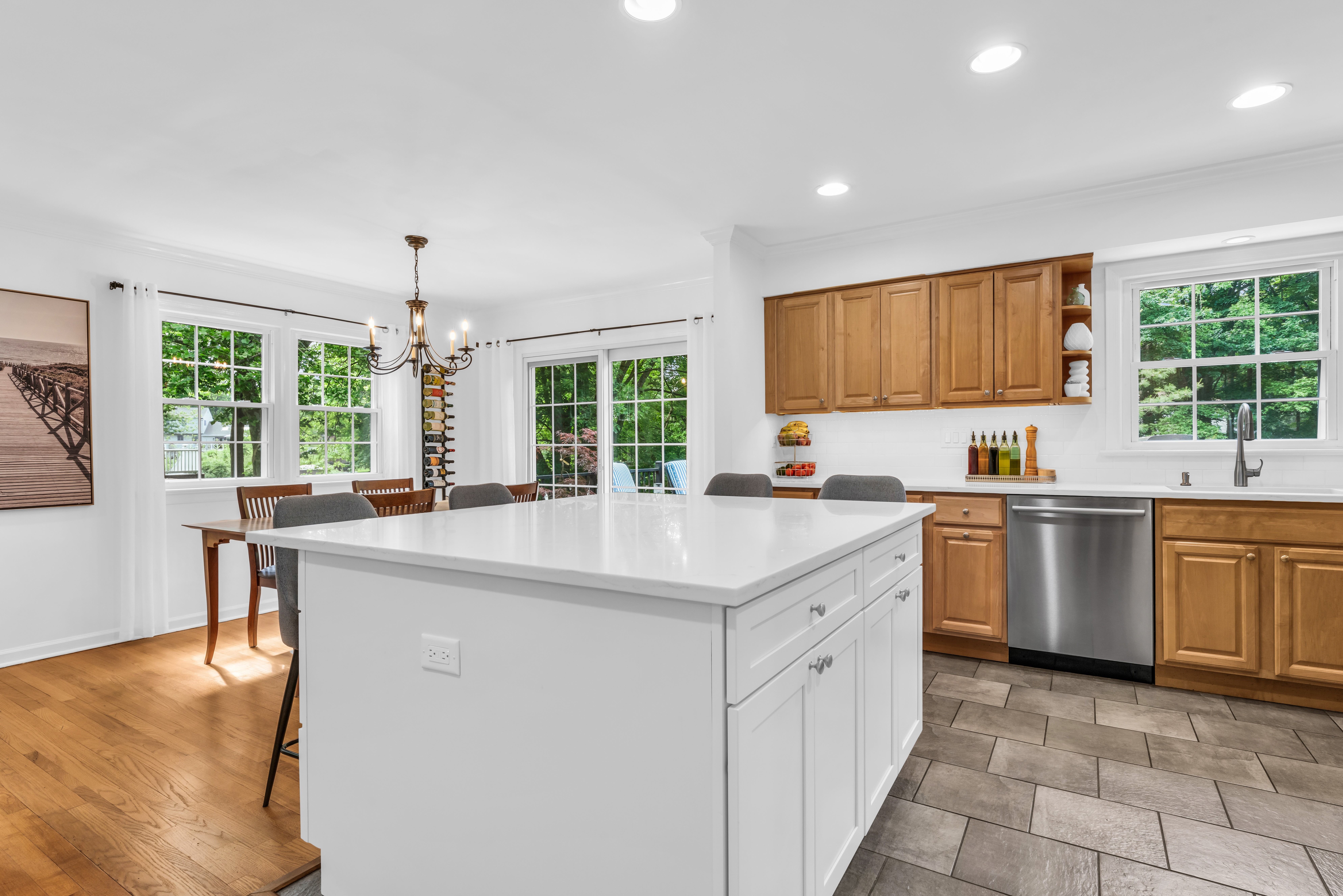  Beautiful Updated Bi-Level Home - 840 Nutswamp Road, Red Bank - 物件實景