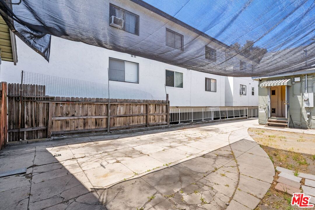 Los Angeles, California, 90004, United States, 3 Bedrooms Bedrooms, ,1 BathroomBathrooms,Residential,For Sale,1896510