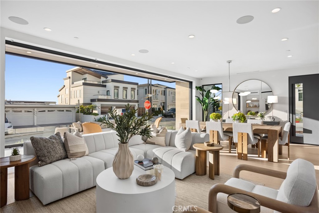 Corona del Mar, California, 92625, United States, 4 Bedrooms Bedrooms, ,5 BathroomsBathrooms,Residential,For Sale,1903462