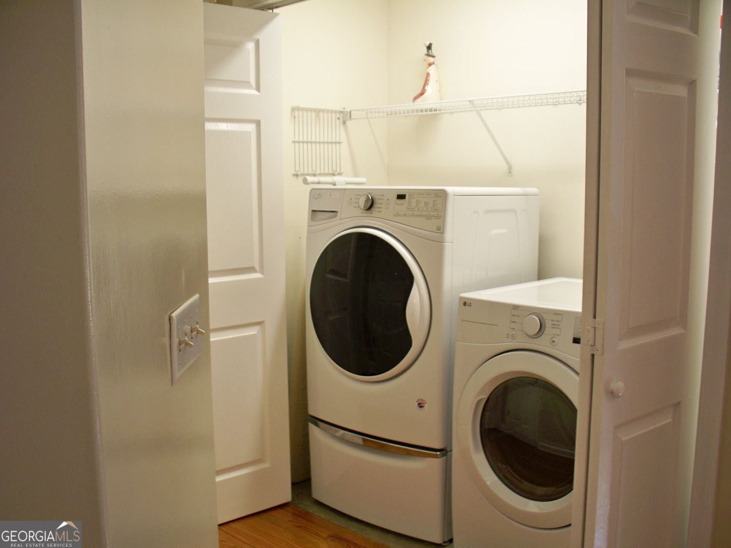 Johns Creek, Georgia, 30022, United States, 5 Bedrooms Bedrooms, ,4 BathroomsBathrooms,Residential,For Sale,1985826