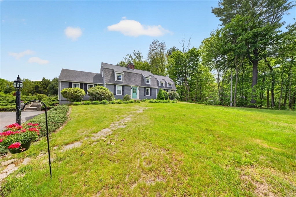 Groveland, Massachusetts, 01834, United States, 4 Bedrooms Bedrooms, ,4 BathroomsBathrooms,Residential,For Sale,2048598
