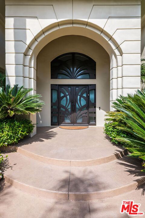Beverly Hills, California, 90210, United States, 4 Bedrooms Bedrooms, ,5 BathroomsBathrooms,Residential,For Sale,1919871