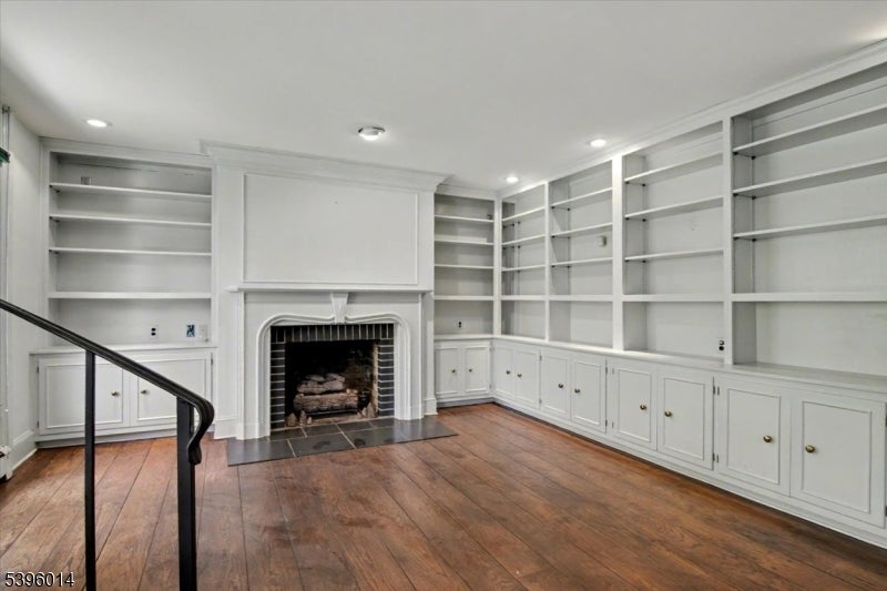 Clifton City, New Jersey, 07013, United States, 5 Bedrooms Bedrooms, ,4 BathroomsBathrooms,Residential,For Sale,1988596