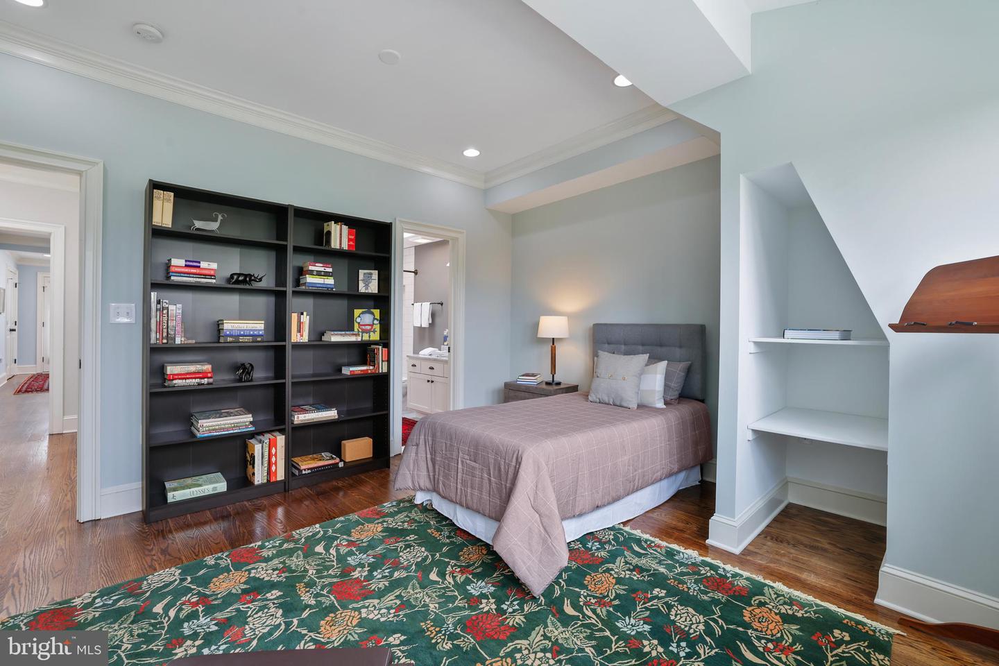 Washington, District of Columbia, 20003, United States, 2 Bedrooms Bedrooms, ,2 BathroomsBathrooms,Residential,For Sale,1896371
