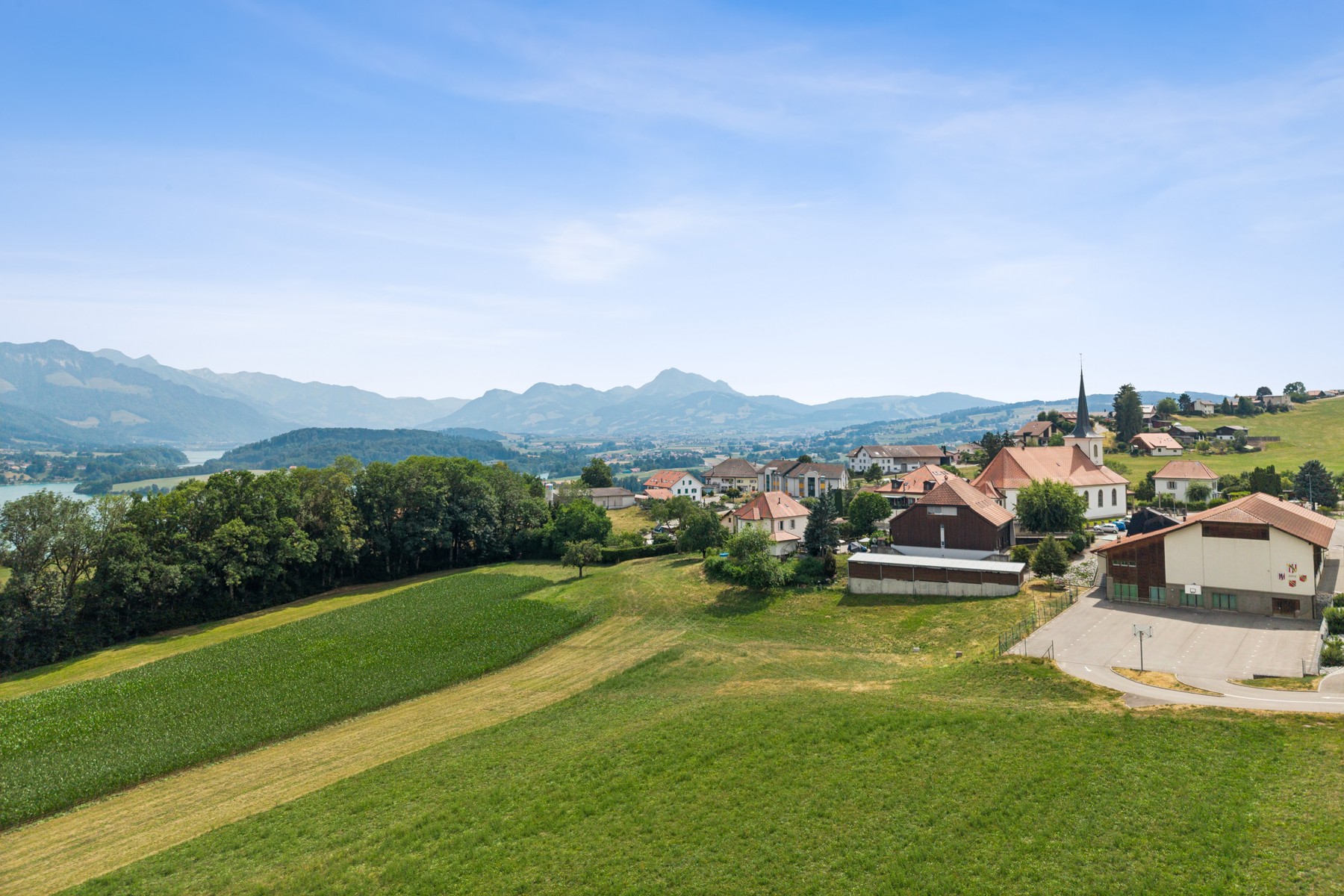  4.5-room apartment with a private garden and breathtaking views of Moléson - 物件實景