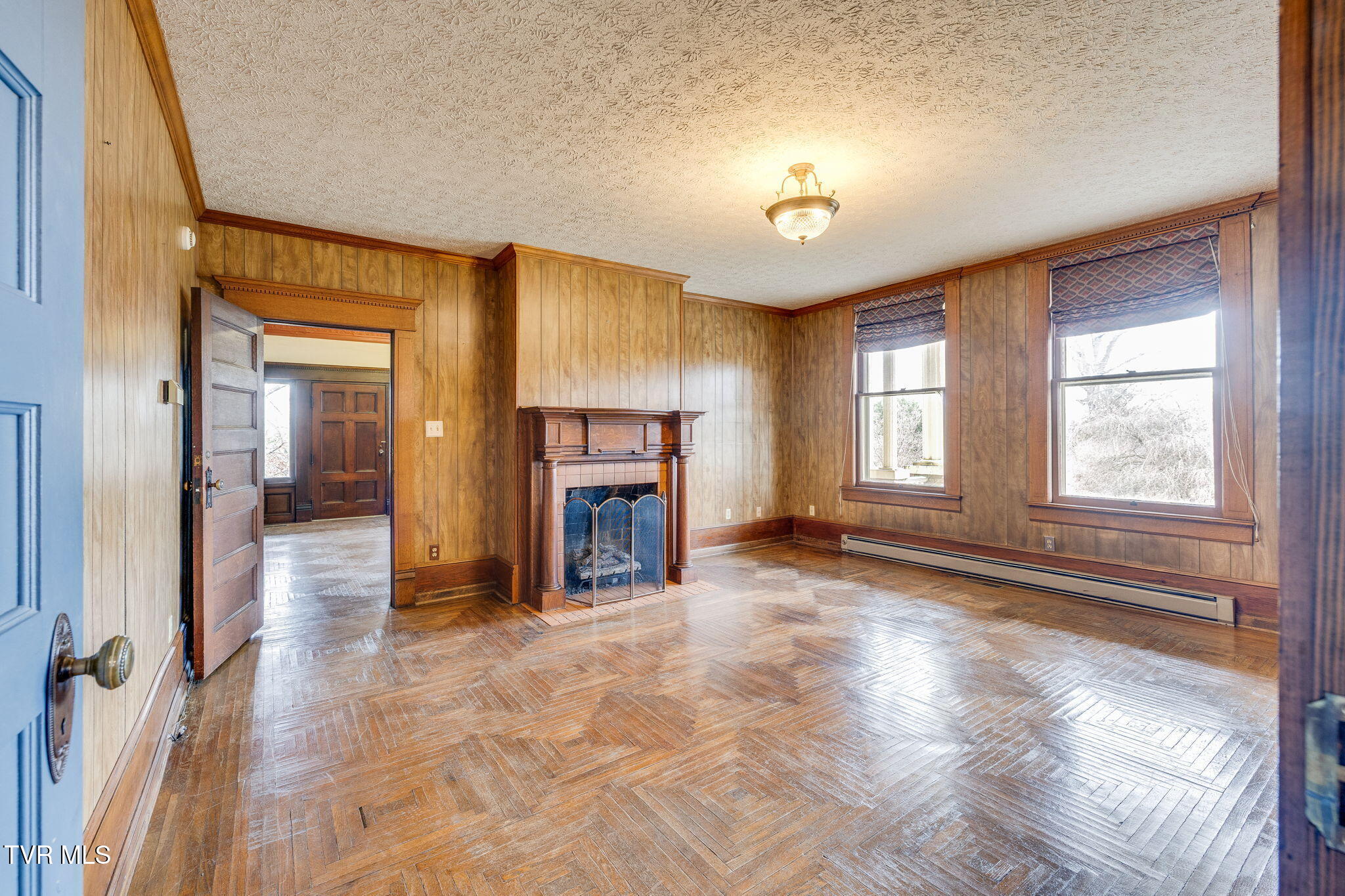 Bristol, Tennessee, 37620, United States, 4 Bedrooms Bedrooms, ,5 BathroomsBathrooms,Residential,For Sale,2005262