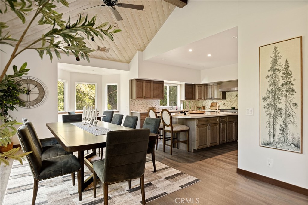 Lake Arrowhead, California, 92352, United States, 4 Bedrooms Bedrooms, ,5 BathroomsBathrooms,Residential,For Sale,1989465