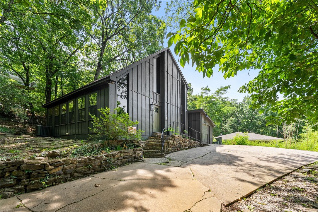 Fayetteville, Arkansas, 72703, United States, 2 Bedrooms Bedrooms, ,3 BathroomsBathrooms,Residential,For Sale,1846597