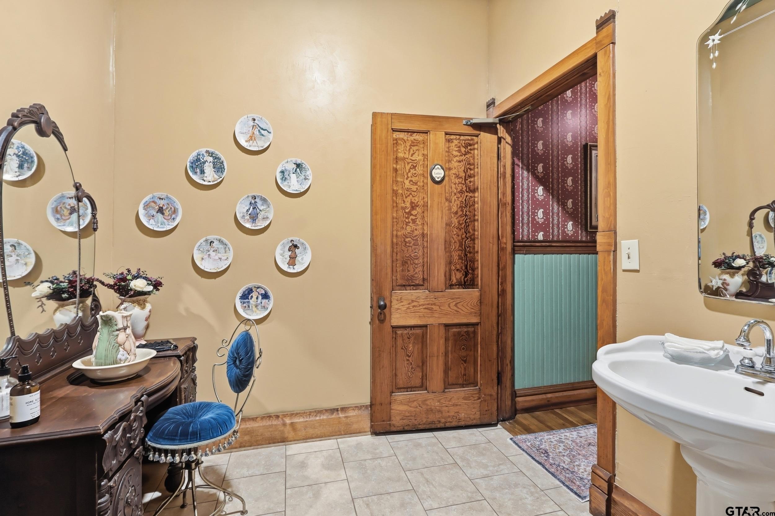 Pittsburg, Texas, 75686, United States, 6 Bedrooms Bedrooms, ,8 BathroomsBathrooms,Residential,For Sale,2005846