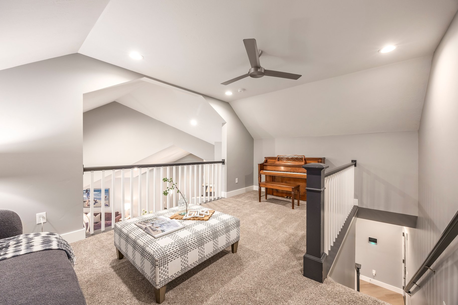  Beautiful Craftsman Rambler With Basement Apartment, Sports Pool and Pool House - 物件實景