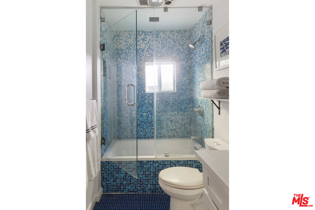 Los Angeles, California, 90026, United States, 3 Bedrooms Bedrooms, ,3 BathroomsBathrooms,Residential,For Sale,2003462