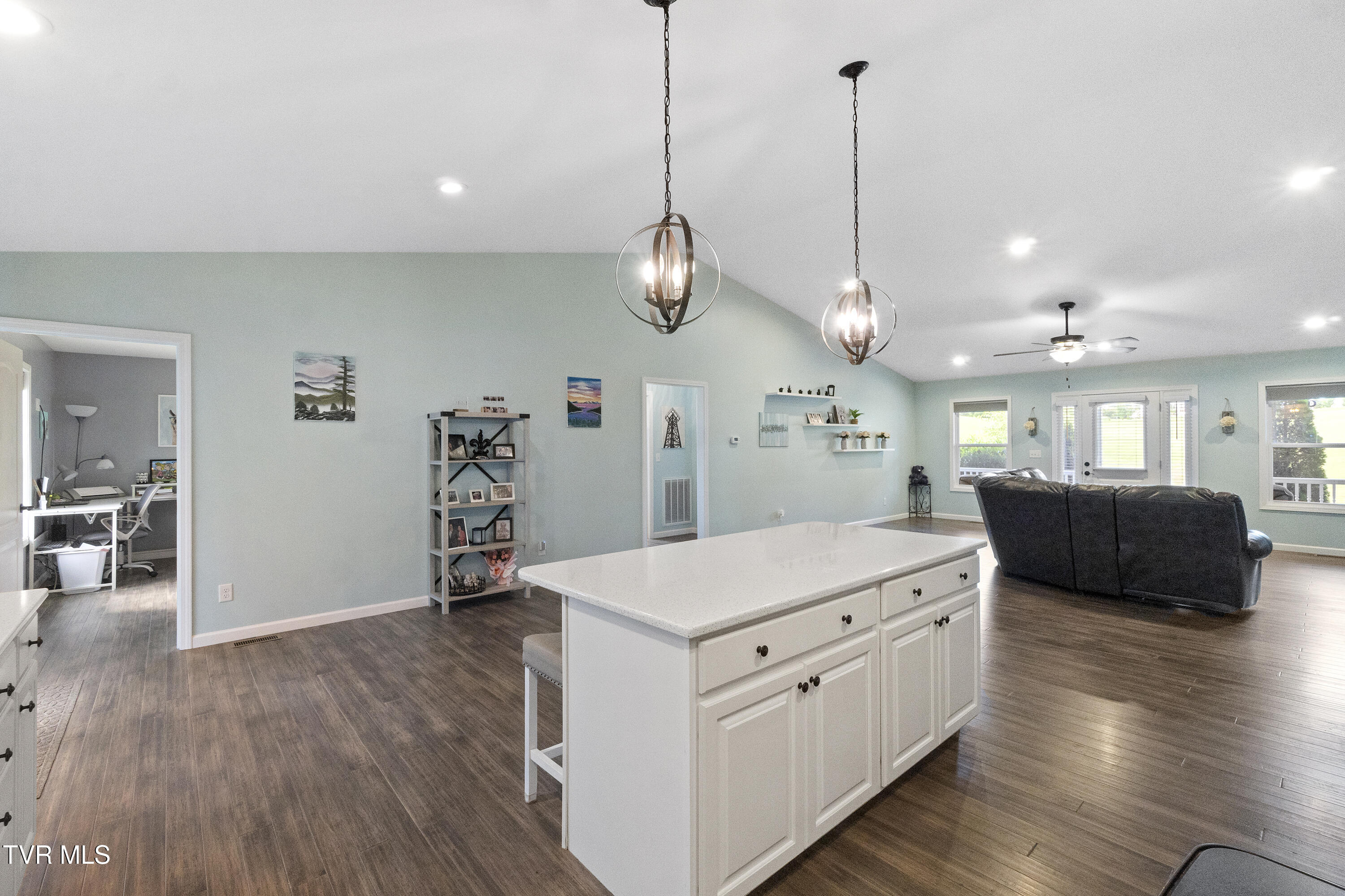 Greeneville, Tennessee, 37745, United States, 3 Bedrooms Bedrooms, ,3 BathroomsBathrooms,Residential,For Sale,1944851