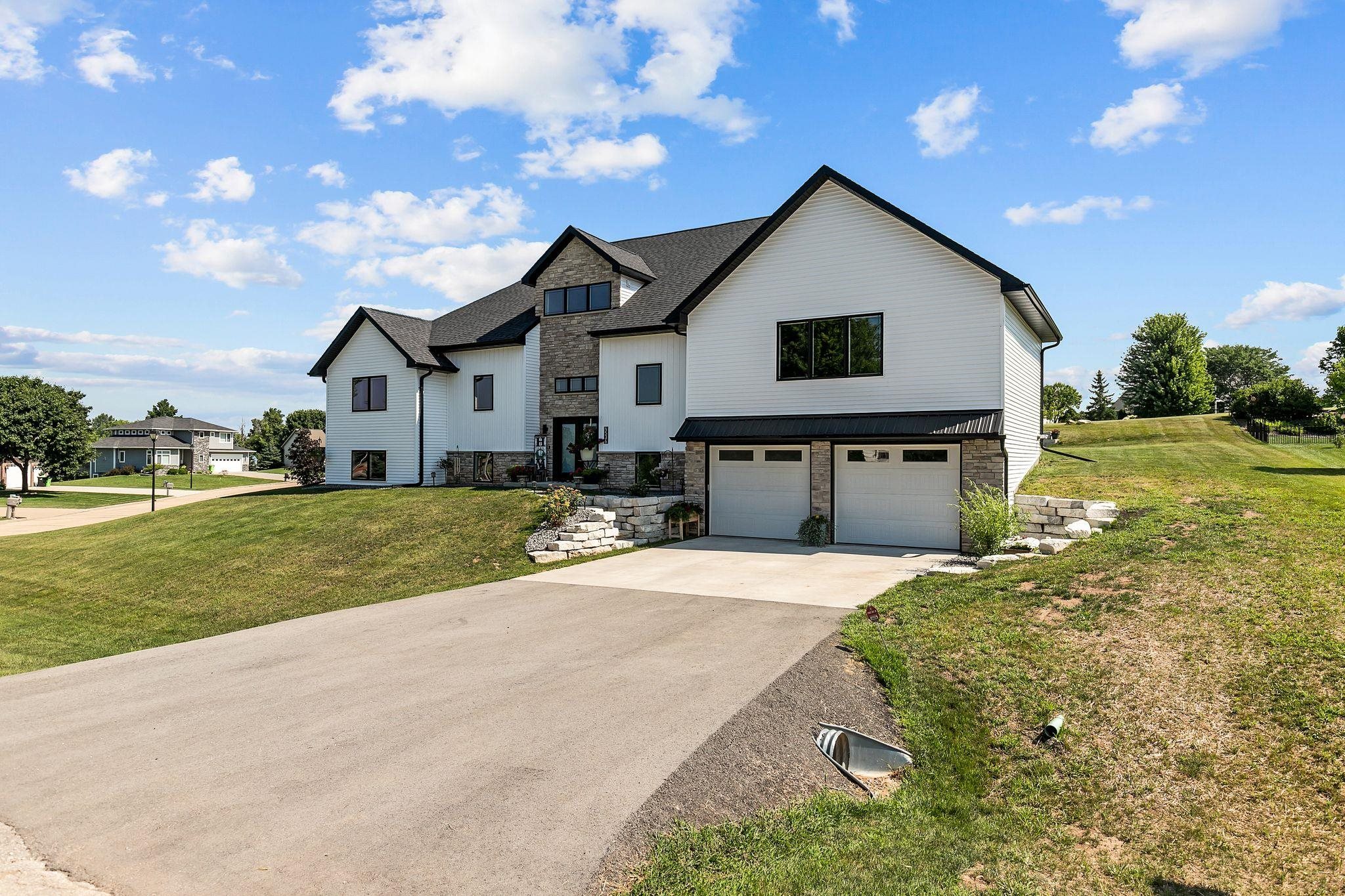 Sherwood, Wisconsin, 54169, United States, 4 Bedrooms Bedrooms, ,4 BathroomsBathrooms,Residential,For Sale,1977461