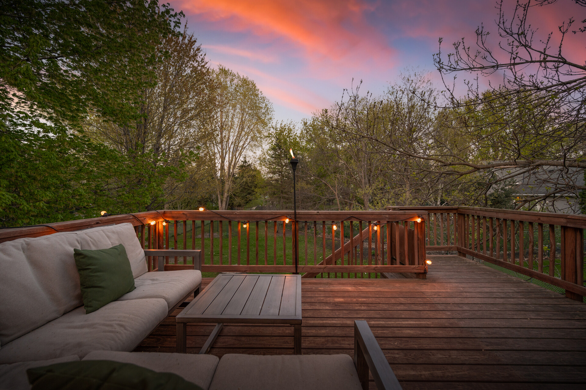  Wooded Retreat with Native Gardens and Expansive Outdoor Living - 物件實景