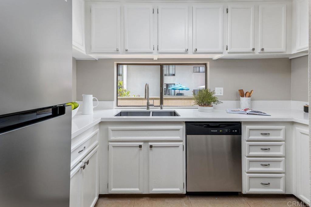 San Diego, California, 92122, United States, 2 Bedrooms Bedrooms, ,2 BathroomsBathrooms,Residential,For Sale,1891697