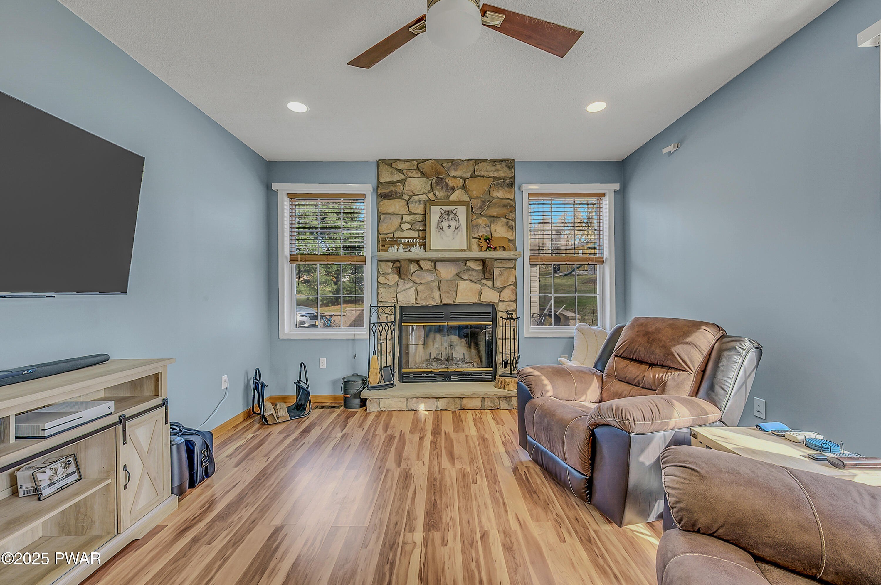 Moscow, Pennsylvania, 18444, United States, 4 Bedrooms Bedrooms, ,3 BathroomsBathrooms,Residential,For Sale,1987034