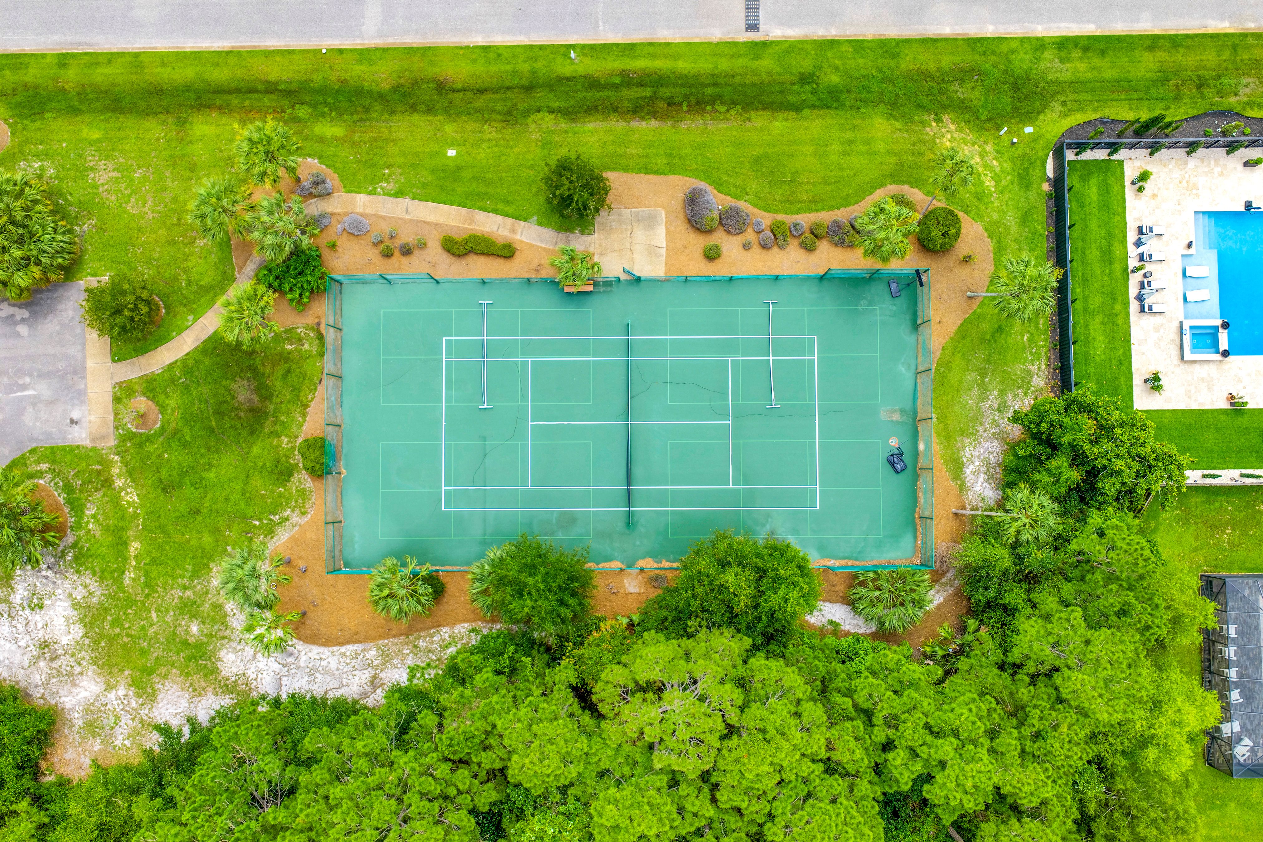  Move-In Ready Brick Home with Spacious Fenced Backyard Near the Bay - 物件實景