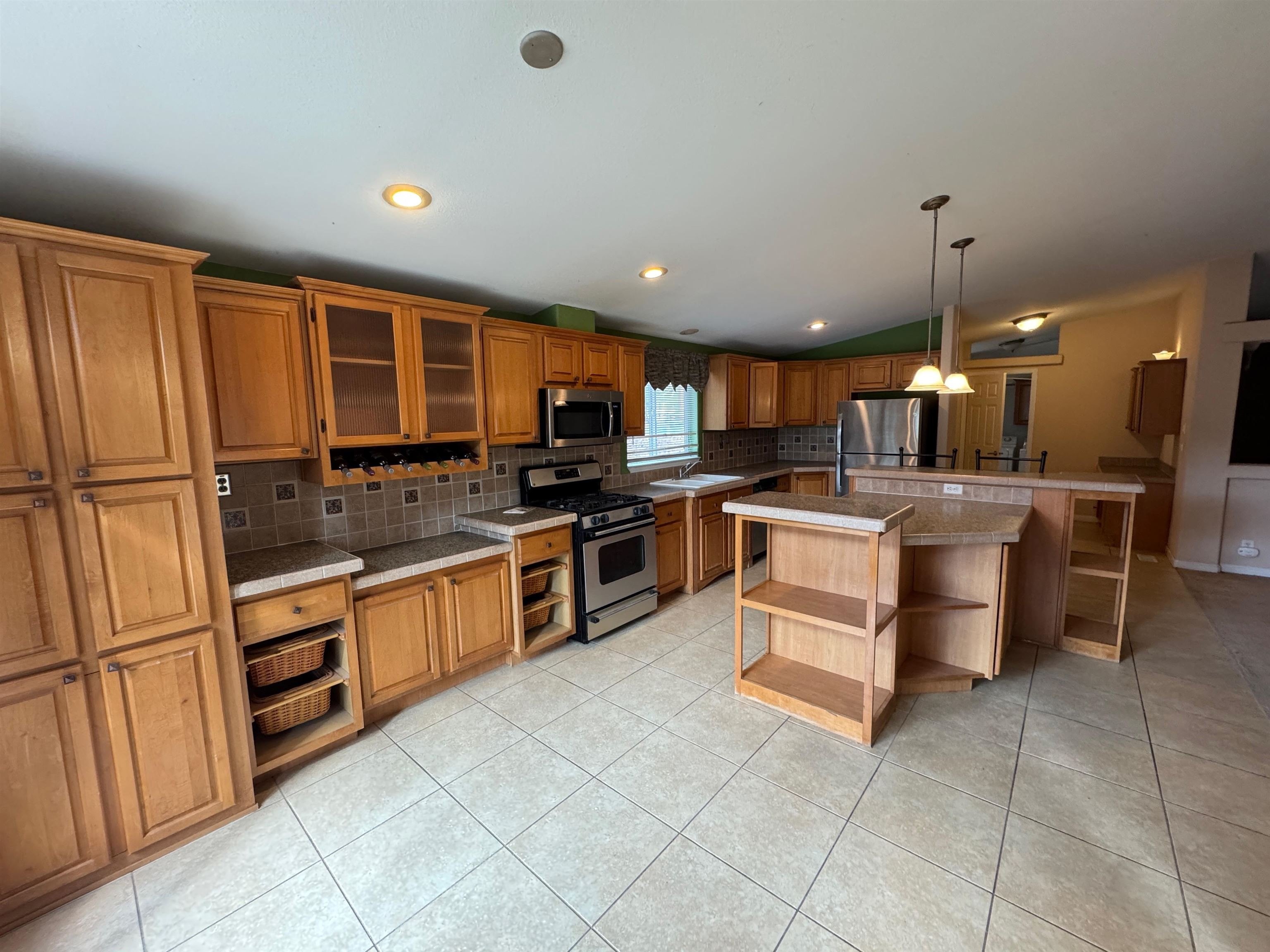 Mt Shasta, California, 96067, United States, 3 Bedrooms Bedrooms, ,2 BathroomsBathrooms,Residential,For Sale,1974393