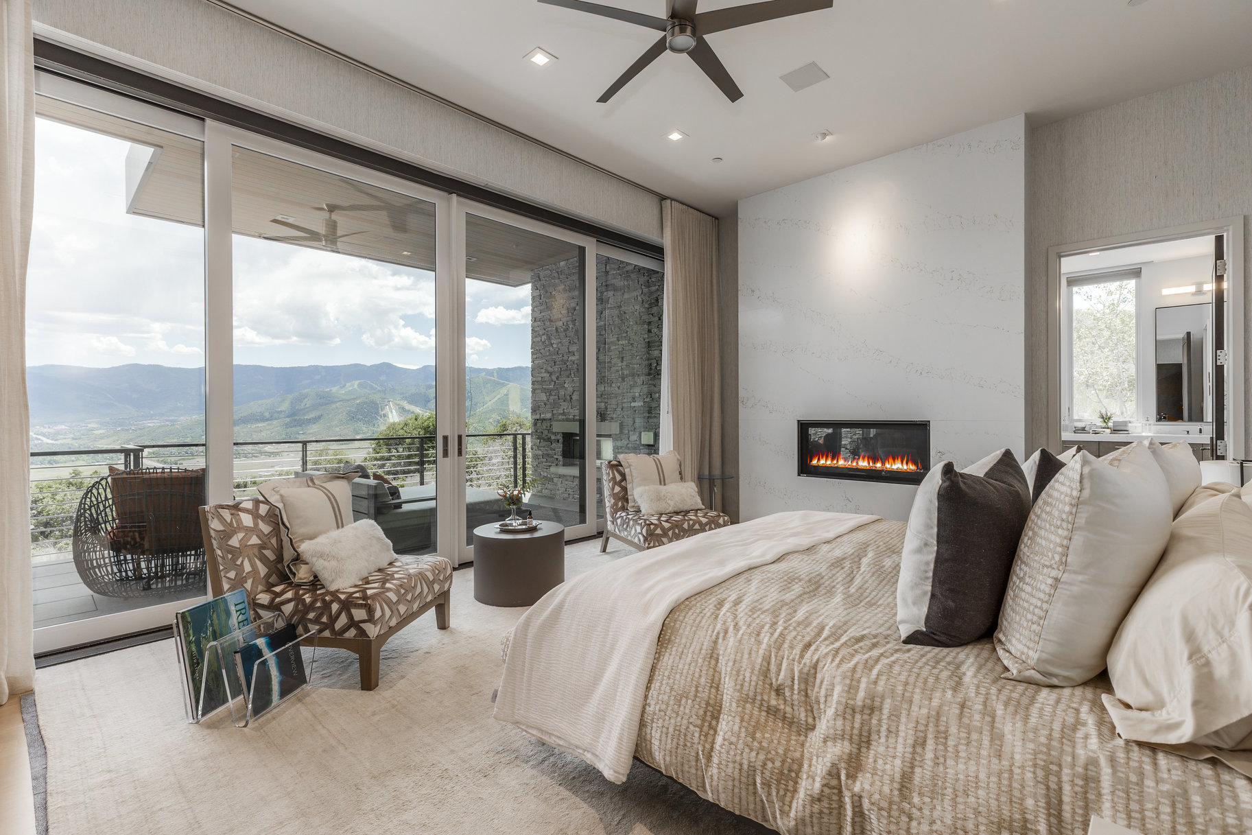  Sophisticated Mountain Design with Unmatched Views in an Elite Setting - 物件實景