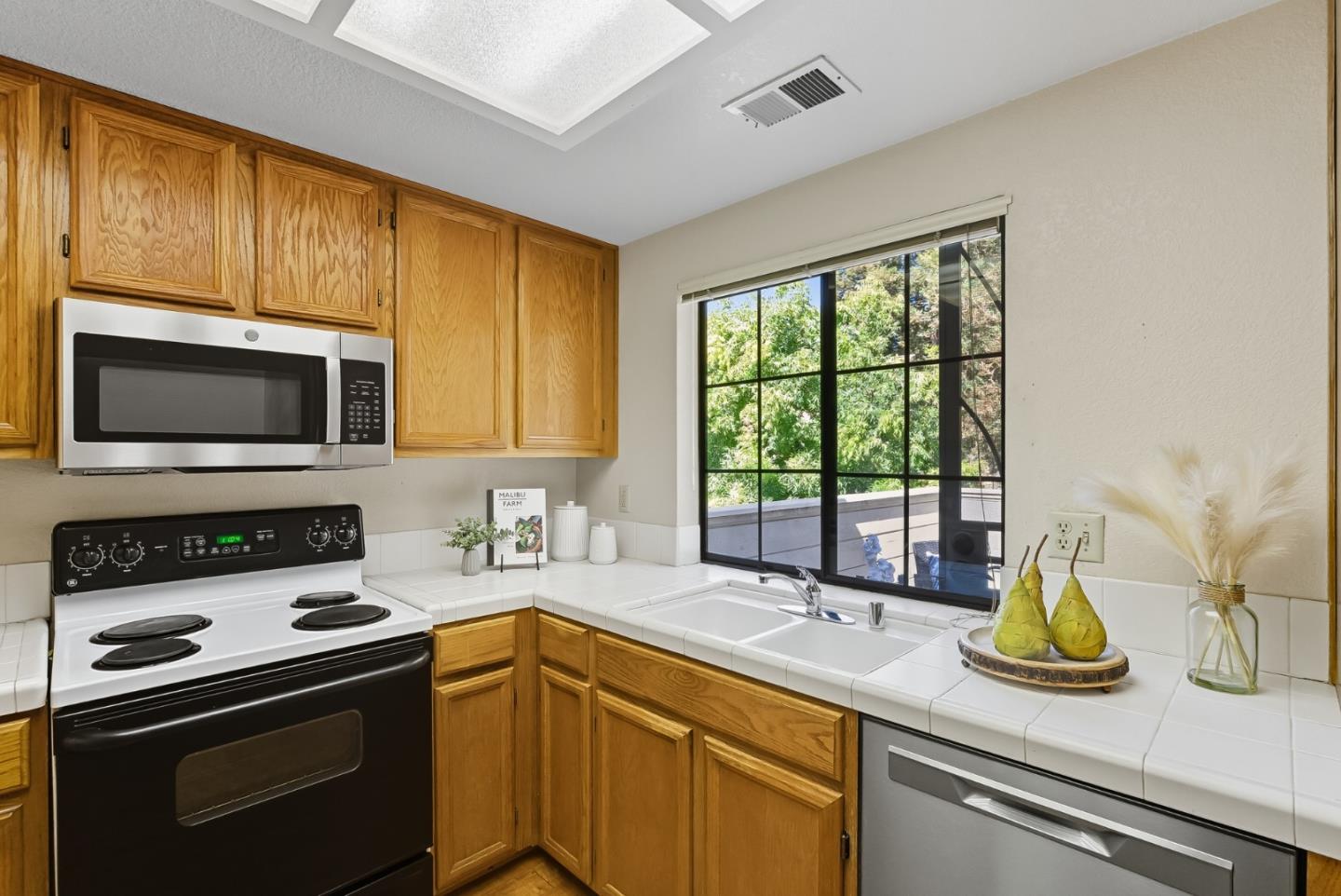 San Jose, California, 95121, United States, 2 Bedrooms Bedrooms, ,2 BathroomsBathrooms,Residential,For Sale,1950993