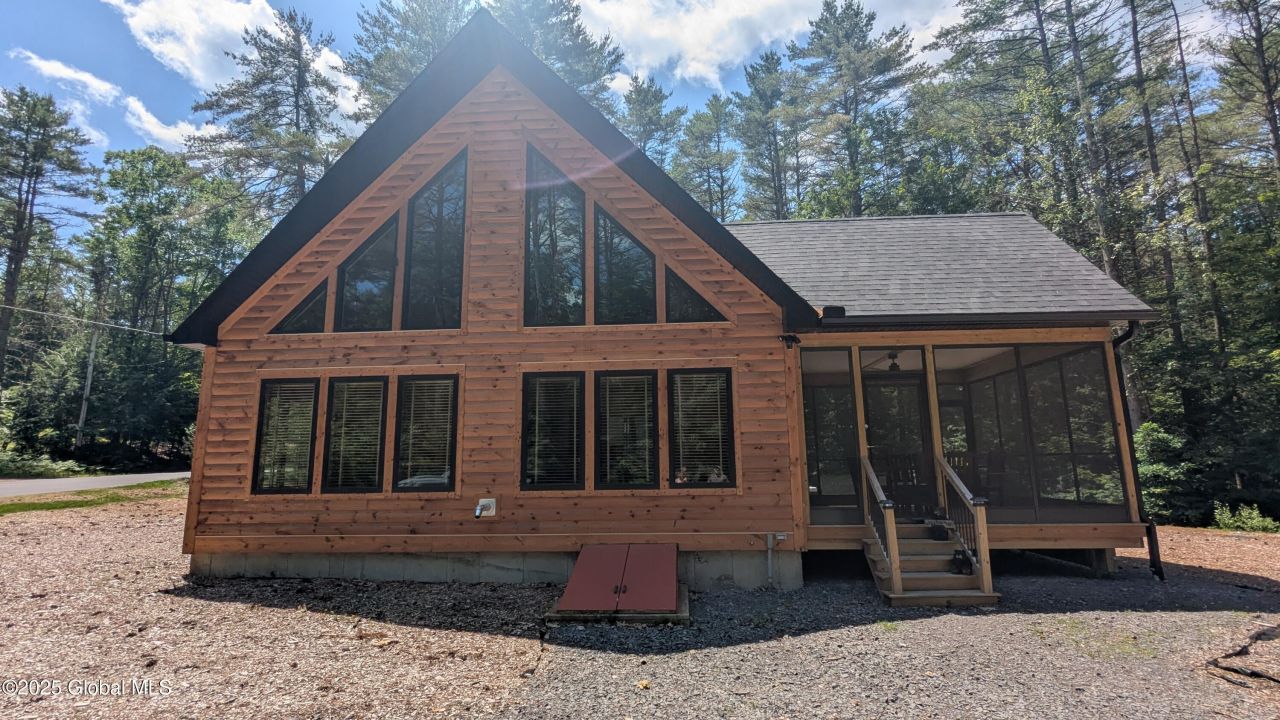 Gloversville, New York, 12078, United States, 2 Bedrooms Bedrooms, ,1 BathroomBathrooms,Residential,For Sale,1876319