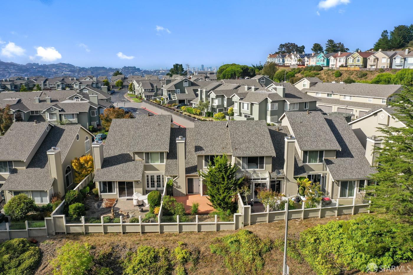 Daly City, California, 94014, United States, 2 Bedrooms Bedrooms, ,3 BathroomsBathrooms,Residential,For Sale,1938525