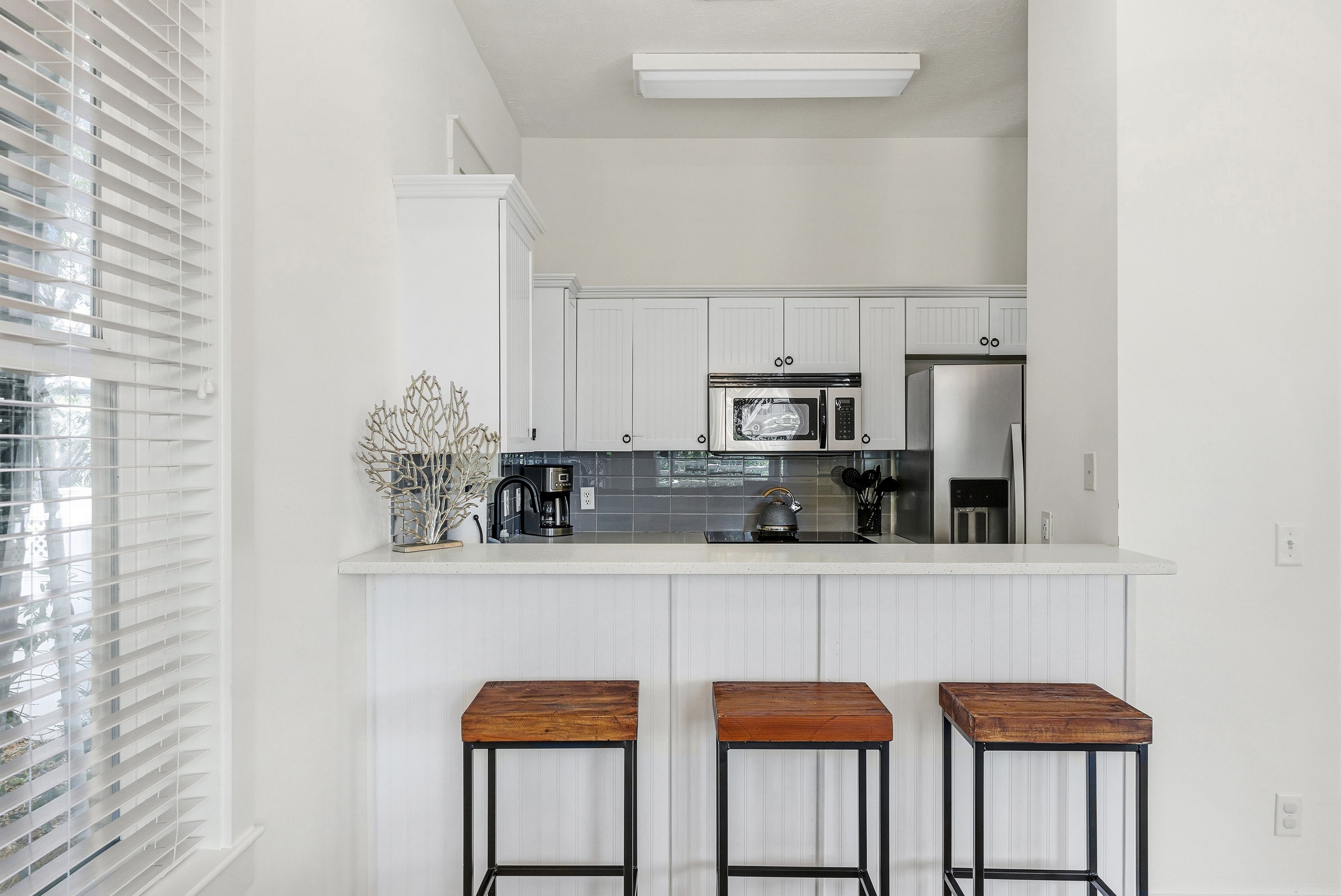  Single Story Home Located on Private Street with Deeded Beach Access - 物件實景