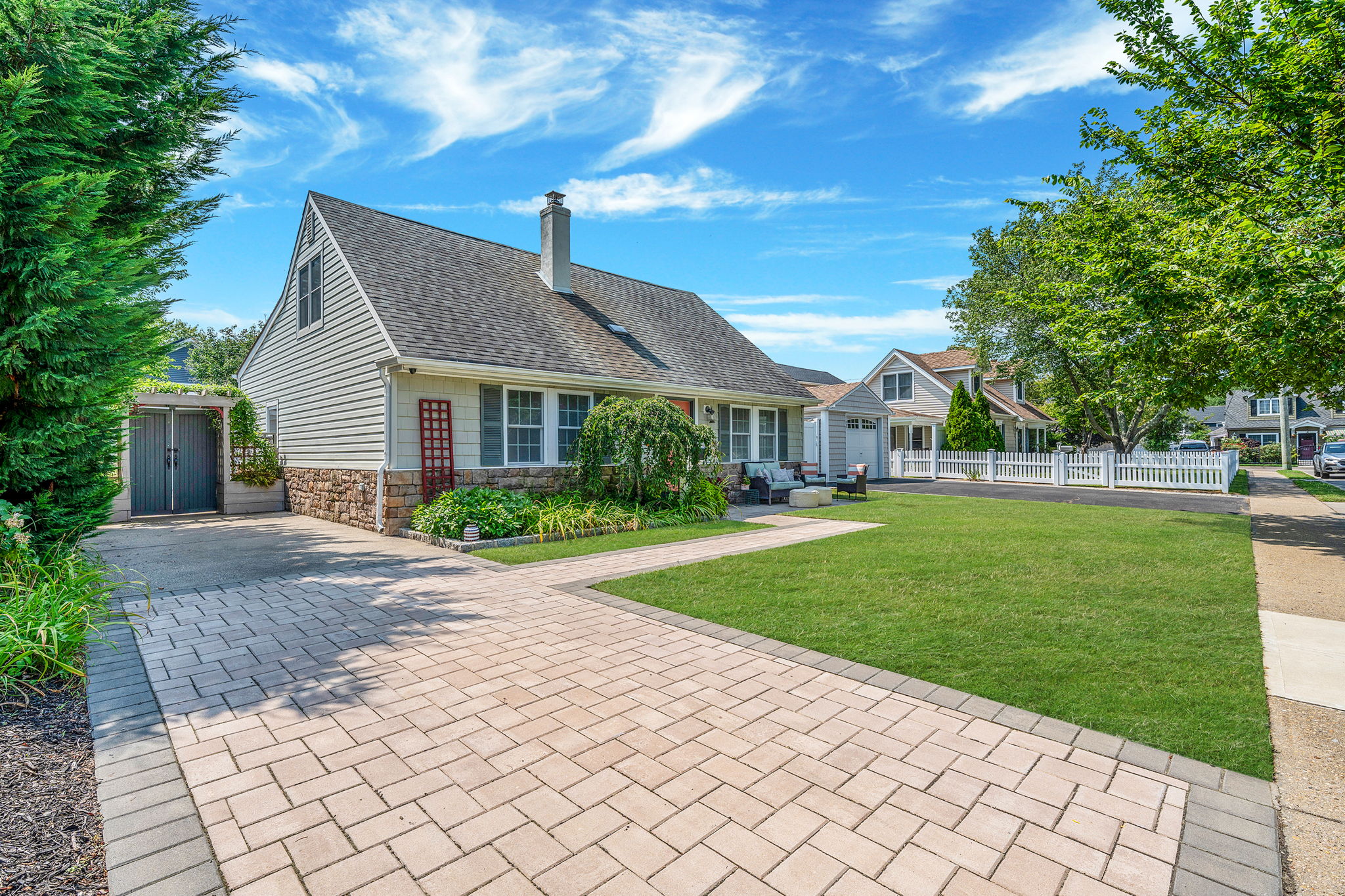 Babylon, New York, 11702, United States, 4 Bedrooms Bedrooms, ,2 BathroomsBathrooms,Residential,For Sale,1905620