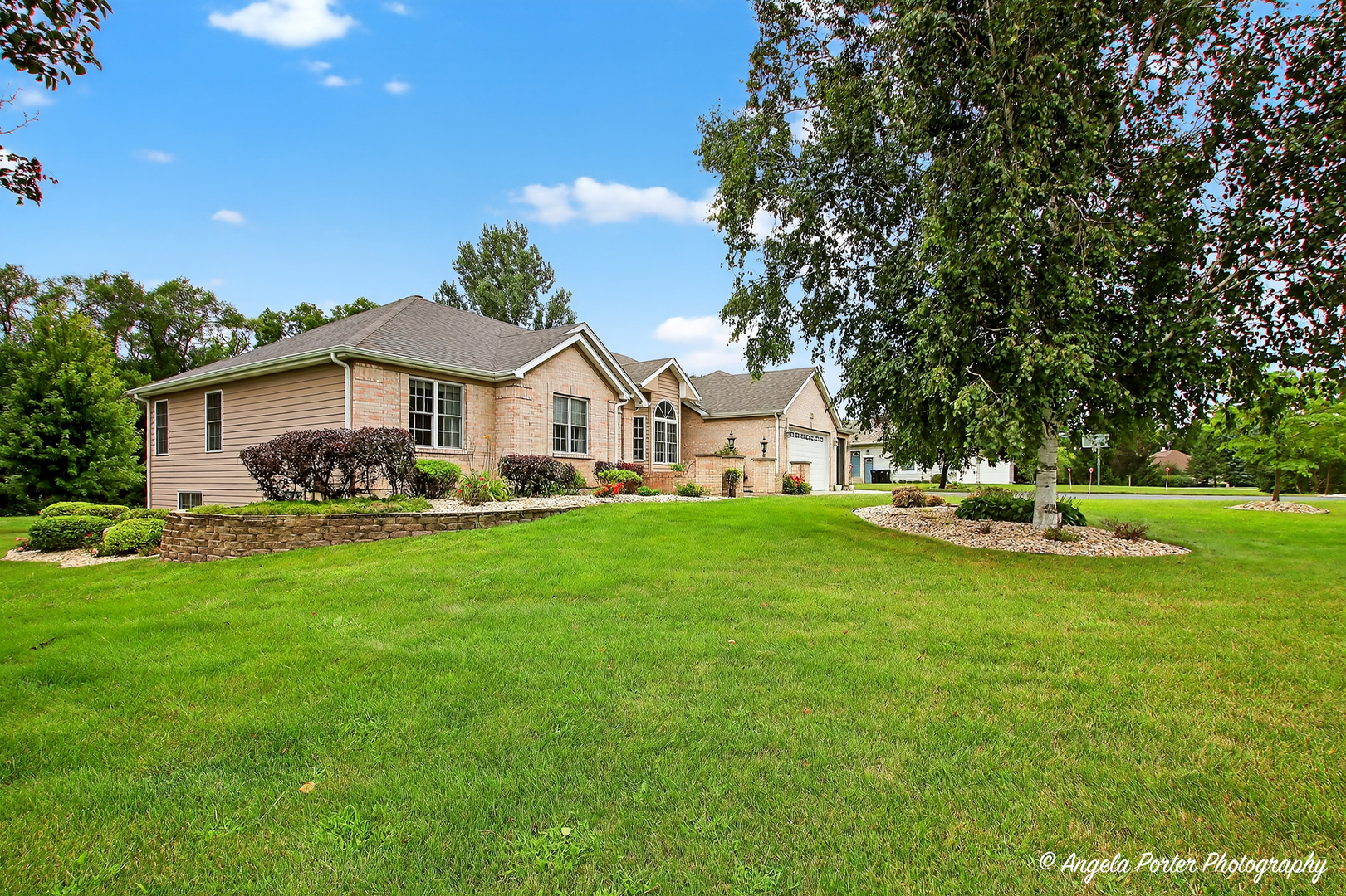 Mchenry, Illinois, 60051, United States, 4 Bedrooms Bedrooms, ,4 BathroomsBathrooms,Residential,For Sale,1916505
